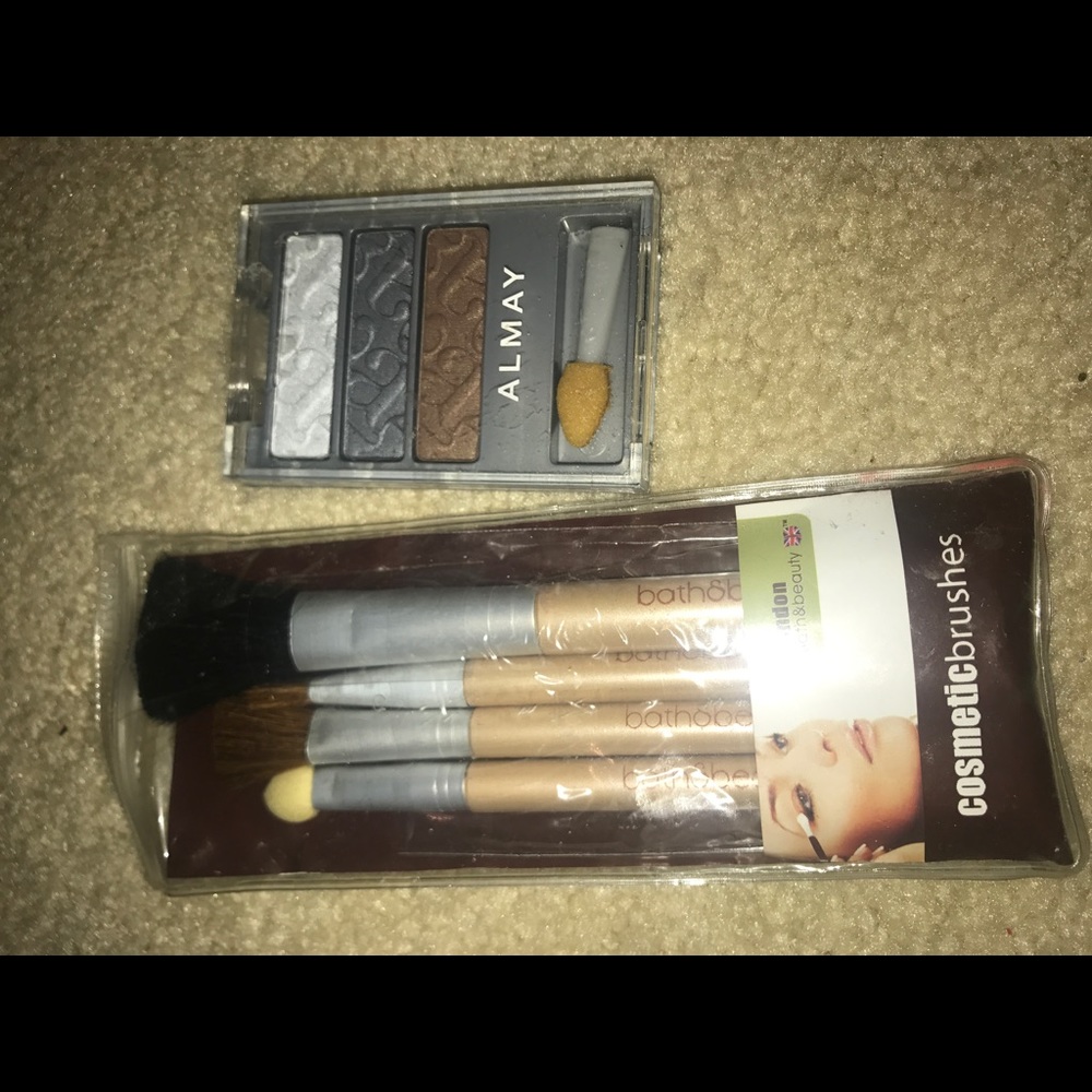 Almay intense i-color eyeshadow and makeup brushes